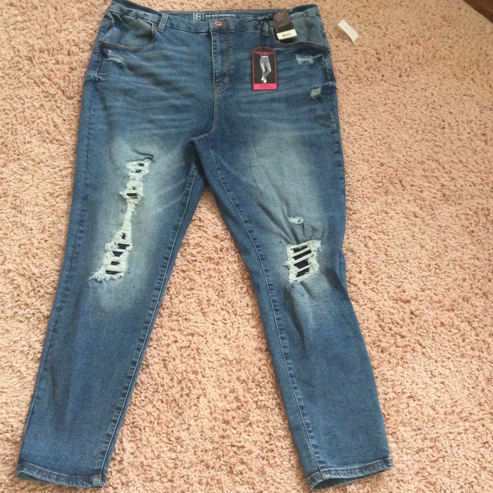 🎉Trendy Slashed Super Stretch Curvy Jeans 💙21💙